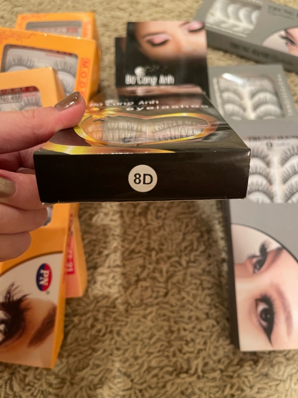 Black False Eyelashes – Voluminous Natural Look - Picture 3 of 4